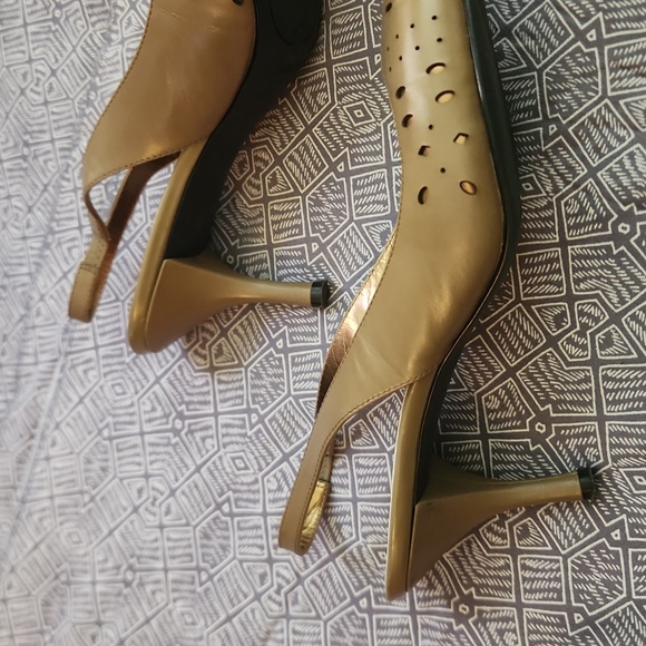 Metalic gold with tan leather upper heels - Picture 3 of 6